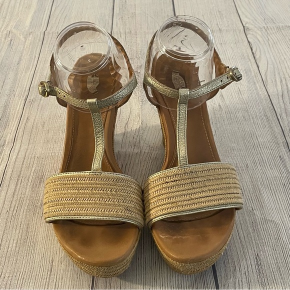 UGG woven straw platform wedge sandals with gold T-strap ankle strap, size 9.5 - Picture 6 of 14